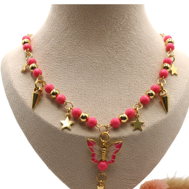 Rosa und metallisch-goldene Perlenkette mit Schmetterlingsanhänger an einer Goldkette