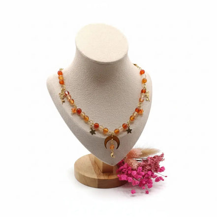 Opal Orange-Amulett-Halskette mit Mondanhänger an Goldkette