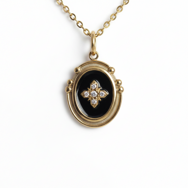 Stern aus Edelstahl mit goldener Halskette