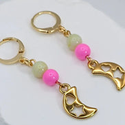 Gold edelstah ohrringe mit neon rosa und hell grün perlen