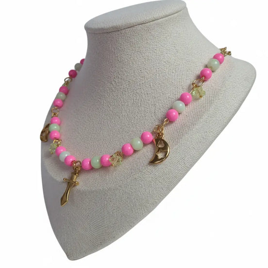 6 mm Glasperlen in Hellgrün   rosa Acrylperlen in transparent Hellgrüner Stern an einer Edelstahlkette in Gold