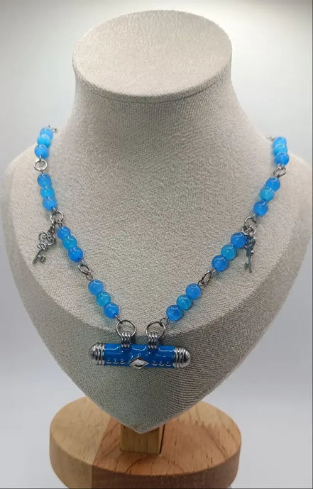 Blauer Perlen und NachrichtenboxAnhänger an einer silber Kette 