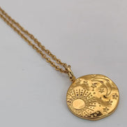 Edelstahl-Sonnenanhänger mit Goldkette