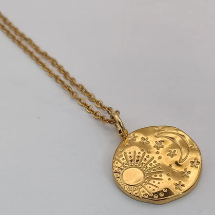 Edelstahl-Sonnenanhänger mit Goldkette