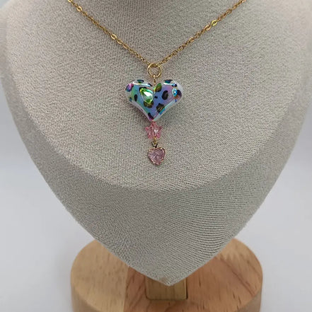  Charme des Leoparden & rosa Herz-Anhänger mit goldfarbener Edelstahlkette